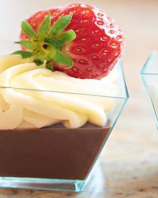 Сливочно-шоколадный десерт в стаканчиках