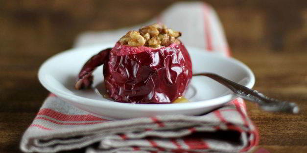 яблоко, запеченное с орехами
