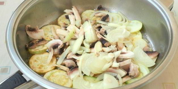 гарнир из картофеля с кабачками и шампиньонами