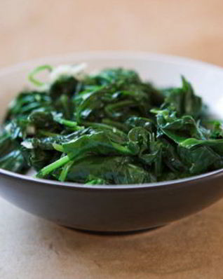 Гарнир из шпината с яйцом