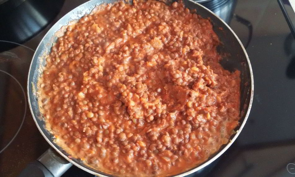 Рецепт чечевица с чесноком в томатном соусе