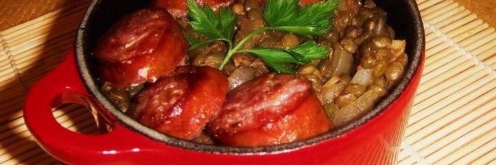 Чечевица с колбасой