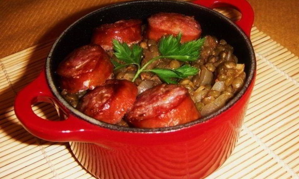 Рецепт чечевица с колбасой