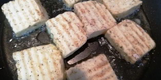 чечевица с лисичками и жареным адыгейским сыром