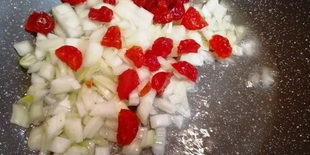 чечевица с лисичками и жареным адыгейским сыром