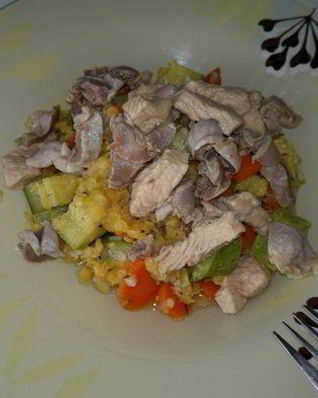 Чечевица с овощами и чесноком, желудки и грудка индейки