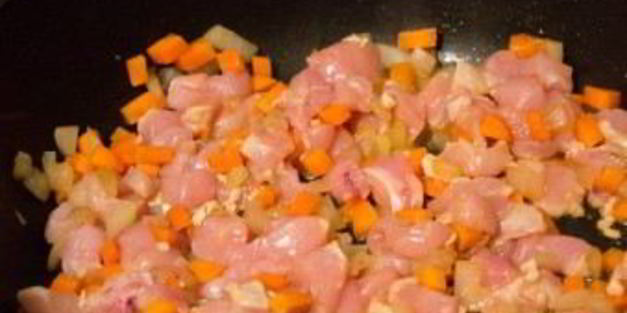 чесночный рис с курицей