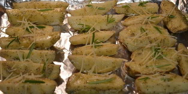картофель дольками с пармезаном и розмарином