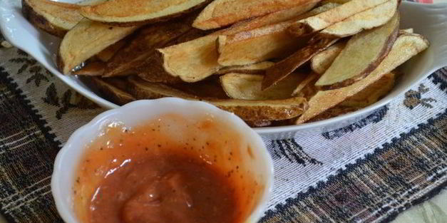 картофель фри с пряным кетчупом