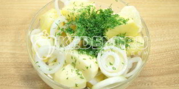 картофель на мангале с салом и луком