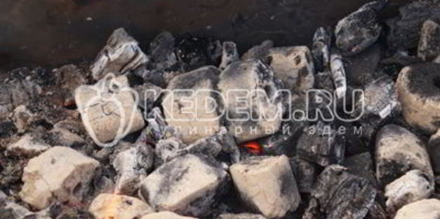 картофель на мангале с салом и луком