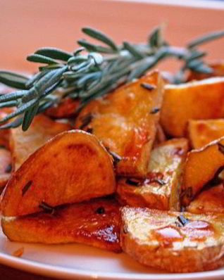 Картофель печеный с розмарином