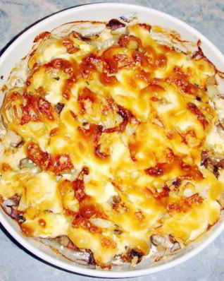 Картофель с мясом и грибами