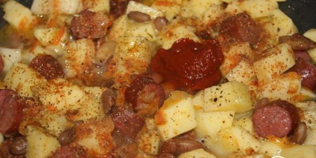 картофель с охотничьими колбасками