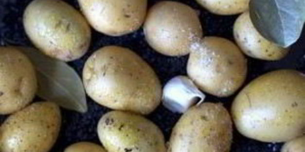 картофель с соусом чили