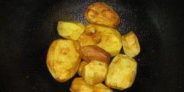 картофель в казане