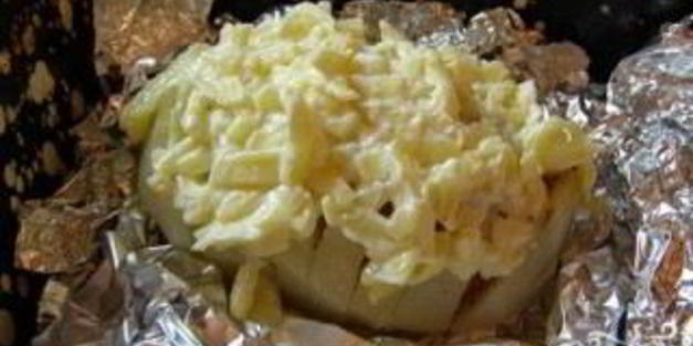 картошка с колбасой и сыром в духовке