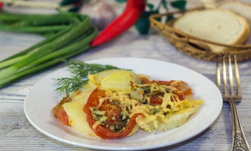Рецепт картошка с помидорами и сыром в духовке
