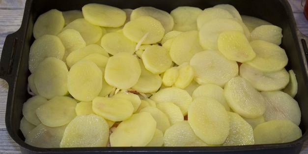 картошка с помидорами и сыром в духовке