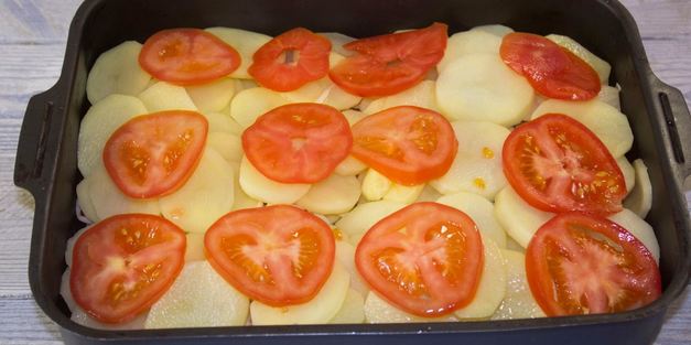 картошка с помидорами и сыром в духовке