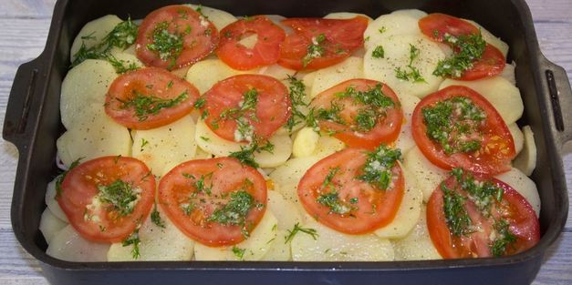 картошка с помидорами и сыром в духовке