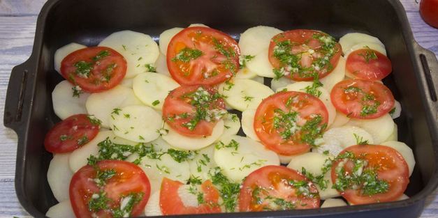 картошка с помидорами и сыром в духовке