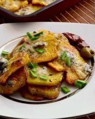 Хрустящий картофель с сыром горгонзола