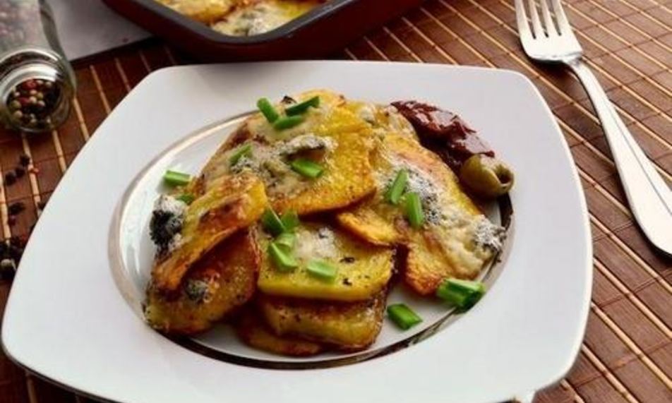 Рецепт хрустящего картофеля с сырома горгонзолы