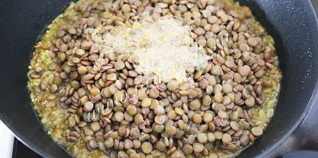 лимонный рис, жареный с чечевицей