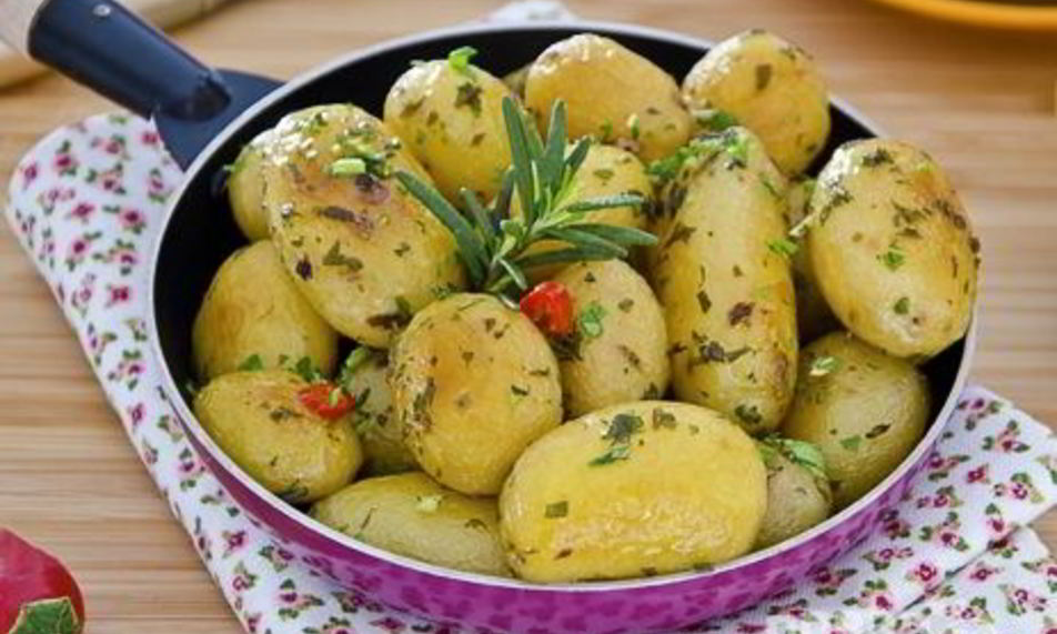 Рецепт молодой картофель на сковороде