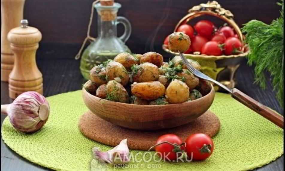 Рецепт молодой картофель с чесноком и укропом