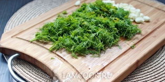 молодой картофель с чесноком и укропом