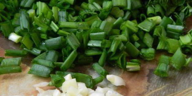 молодой картофель с зеленью