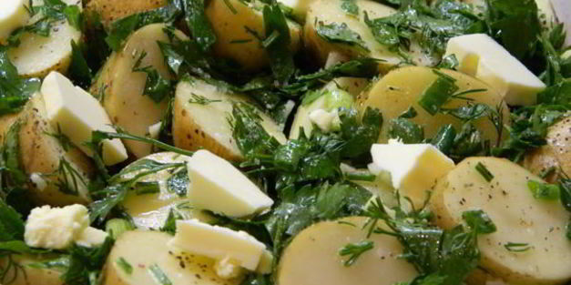 молодой картофель с зеленью