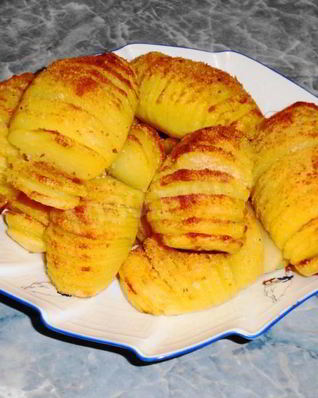 Нарядный картофель по-шведски в духовке