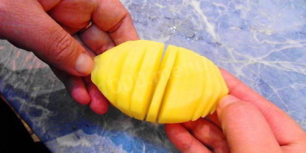 нарядный картофель по-шведски в духовке