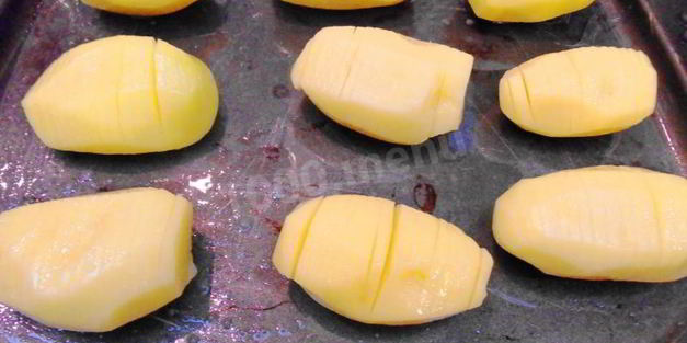 нарядный картофель по-шведски в духовке