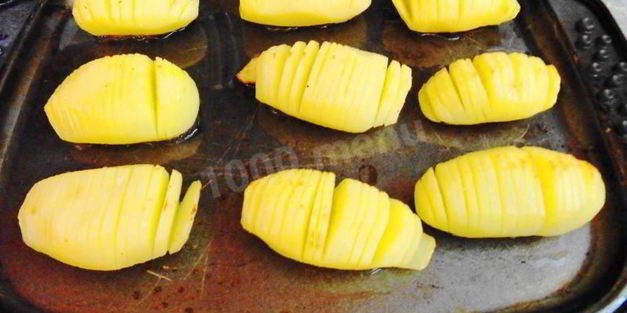 нарядный картофель по-шведски в духовке