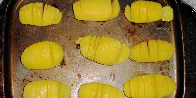 нарядный картофель по-шведски в духовке