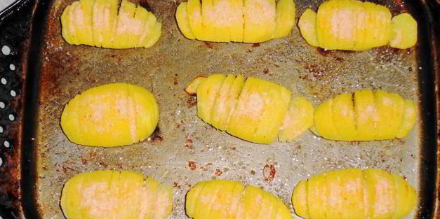 нарядный картофель по-шведски в духовке