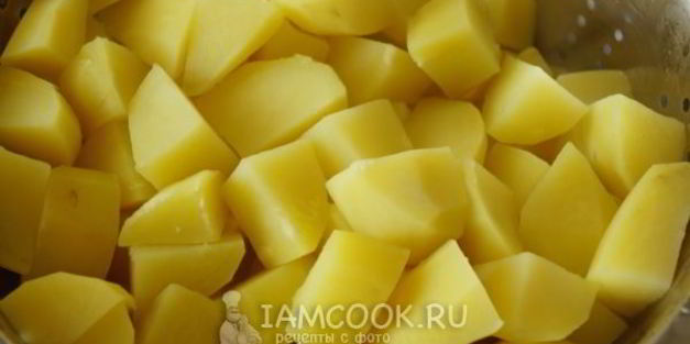 обжаренный картофель с чесноком