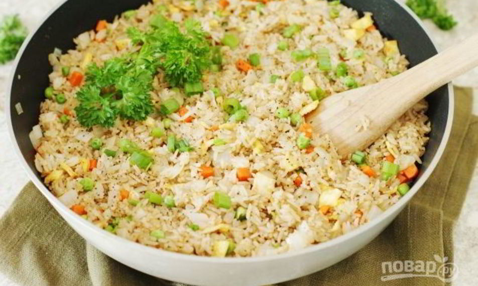 Рецепт отварной рис с омлетом и овощами