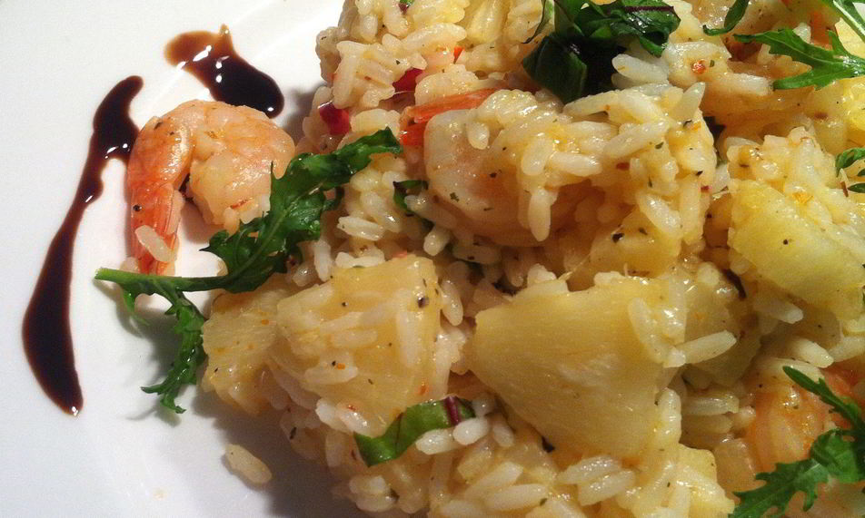Рецепт пряный рис с ананасом, чили, имбирем и креветками