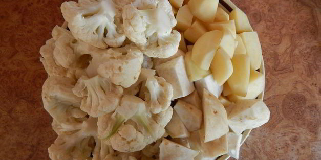 пюре из цветной капусты и сельдерея