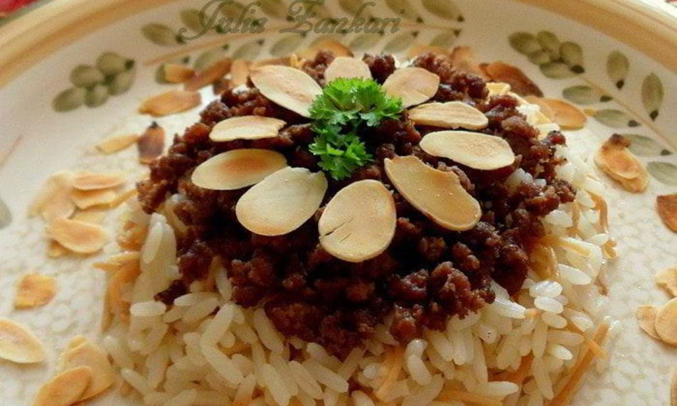 Рецепт рис по-ливански с жареным фаршем и лепестками миндаля