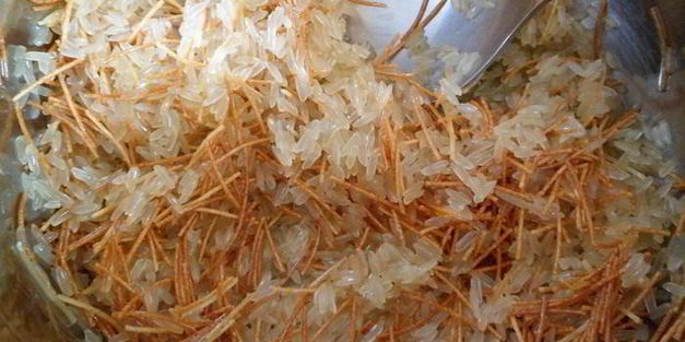 рис по-ливански с жареным фаршем и лепестками миндаля