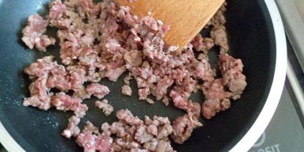 рис по-ливански с жареным фаршем и лепестками миндаля