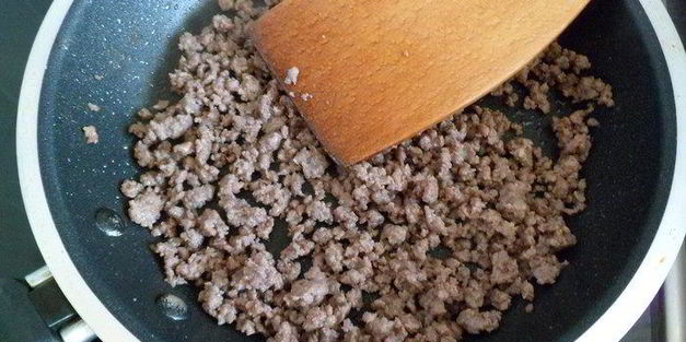 рис по-ливански с жареным фаршем и лепестками миндаля