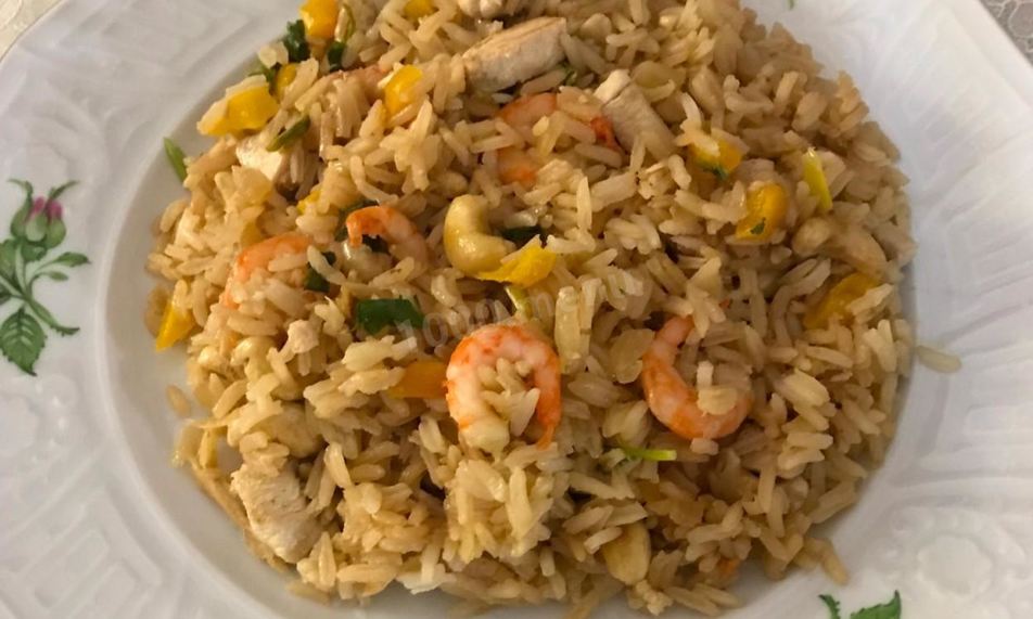 Рецепт рис по-тайски с курицей креветками и кешью