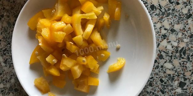 рис по-тайски с курицей креветками и кешью